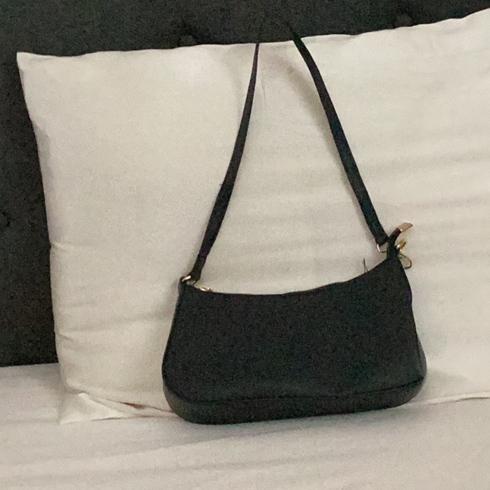 Black shoulder bag